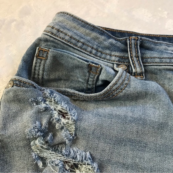 Almost Famous Distressed Denim Shorts Embroidered Pockets Junior Sz 7 Mid Rise - Picture 4 of 12